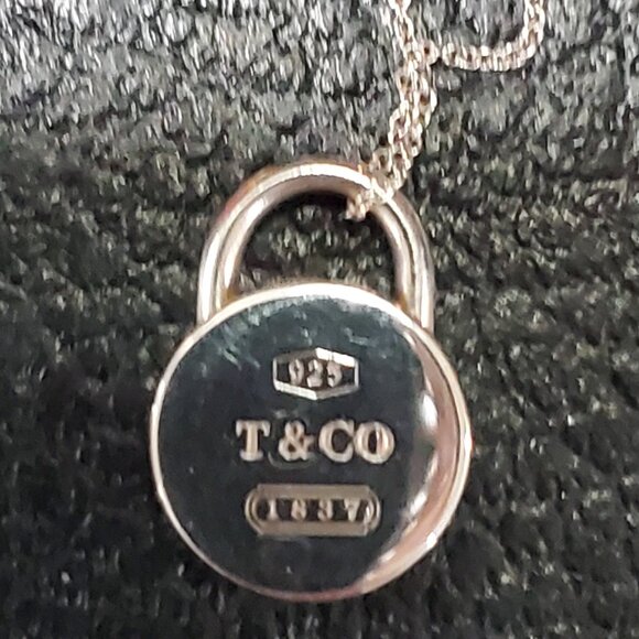 TIFFANY & CO. ROUND LOCK AND CHAIN - Picture 1 of 8
